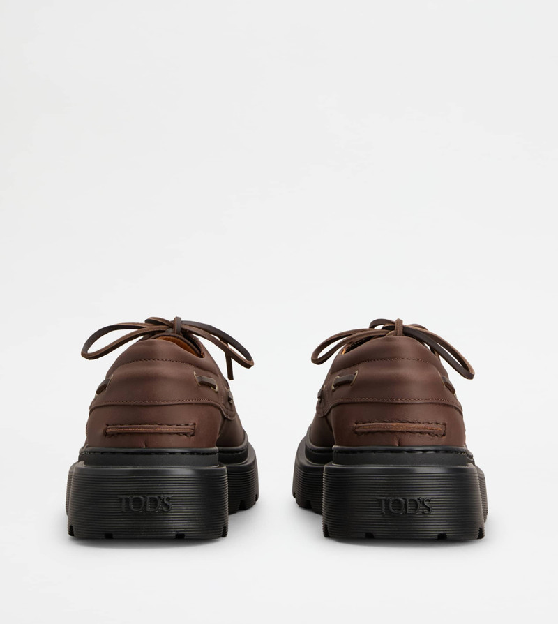 Tod's BOAT SHOES IN LEATHER - BROWN outlook