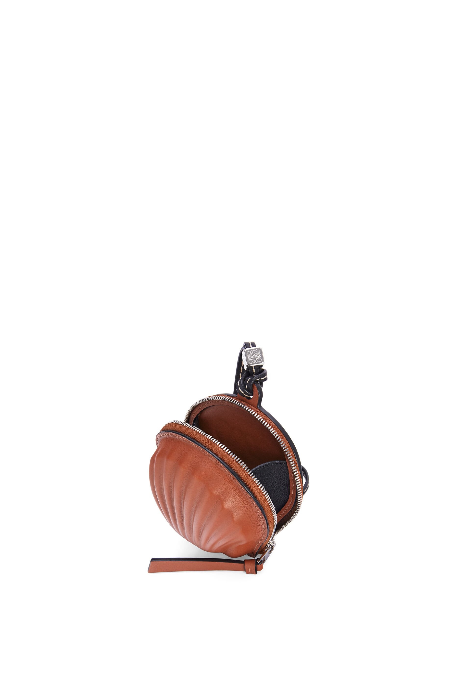 Mini seashell pouch in classic calfskin - 4