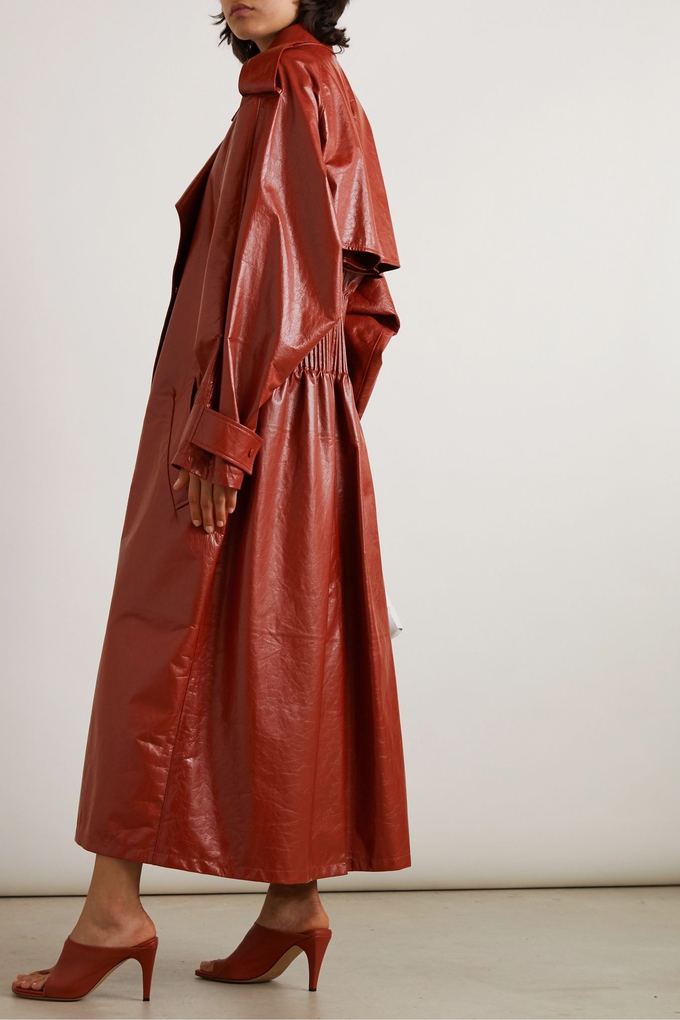 Crinkled glossed leather trench coat - 4