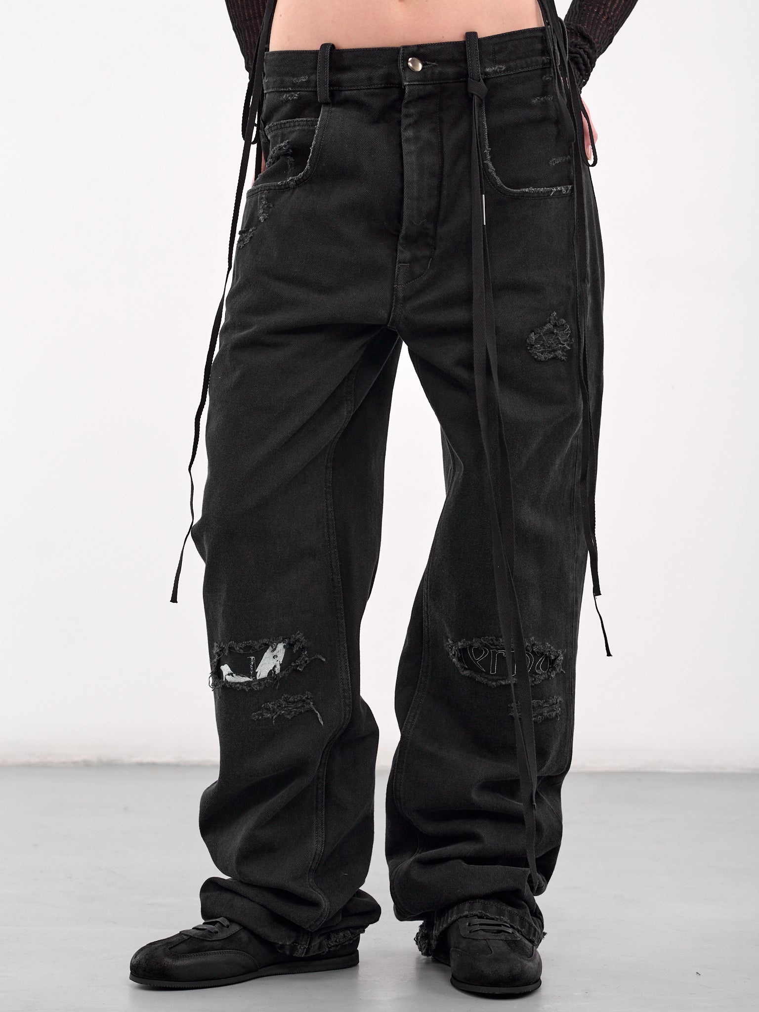 Distressed Graphic Patch Jeans - 4