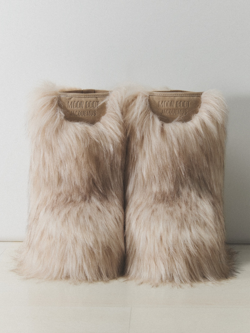 The Jacquemus Mid Yeti Moon Boot 5