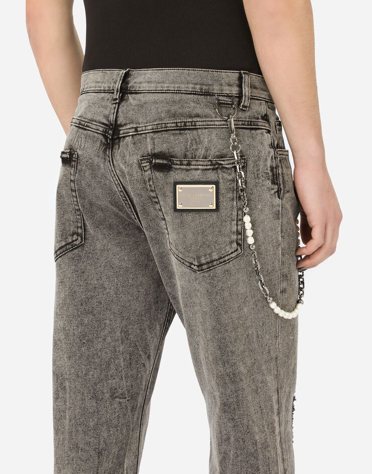 Loose gray wash jeans with keychain - 5