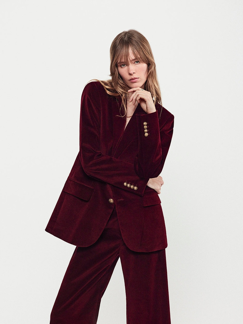 FRAME Everyday Velvet Blazer in Wine outlook