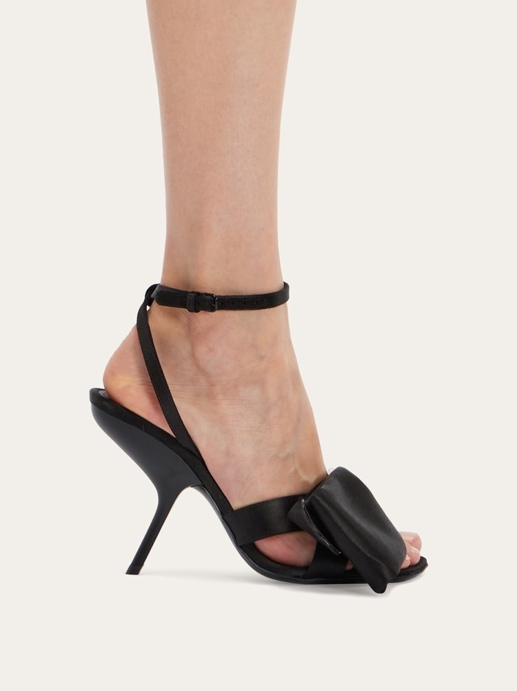 サンダル・ミュール Ferragamo Sandal With Asymmetrical Bow FERRAGAMO SANDAL WITH ASYMMETRIC BOW | REVERSIBLE