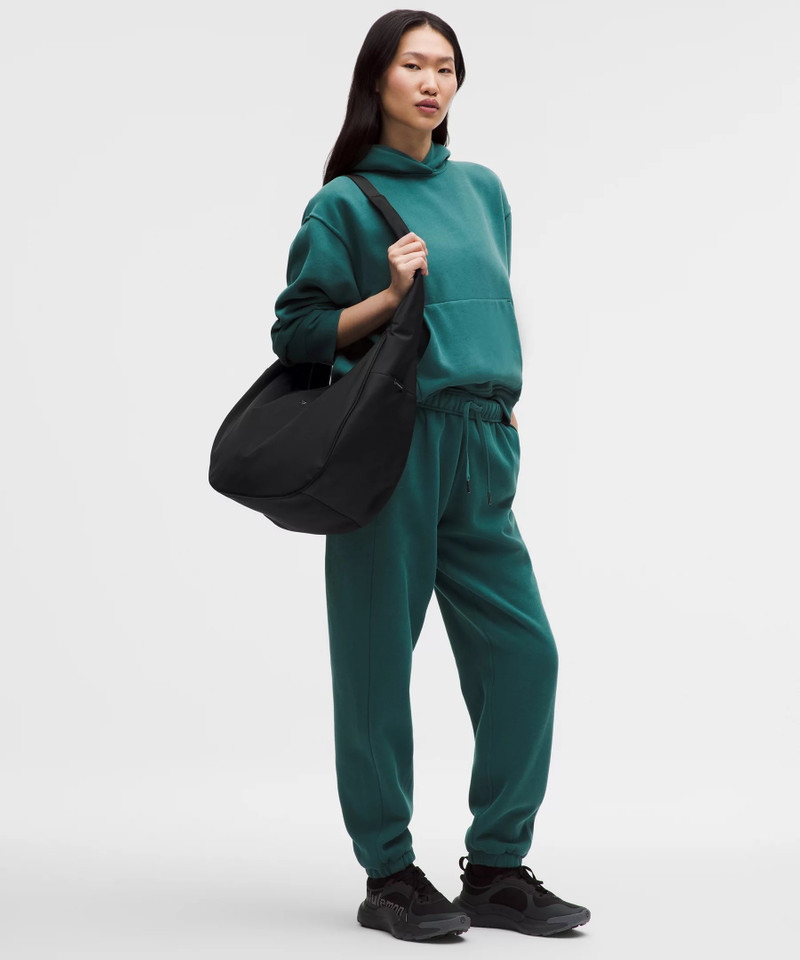 lululemon City Essentials Oversized Shoulder Bag 18L outlook