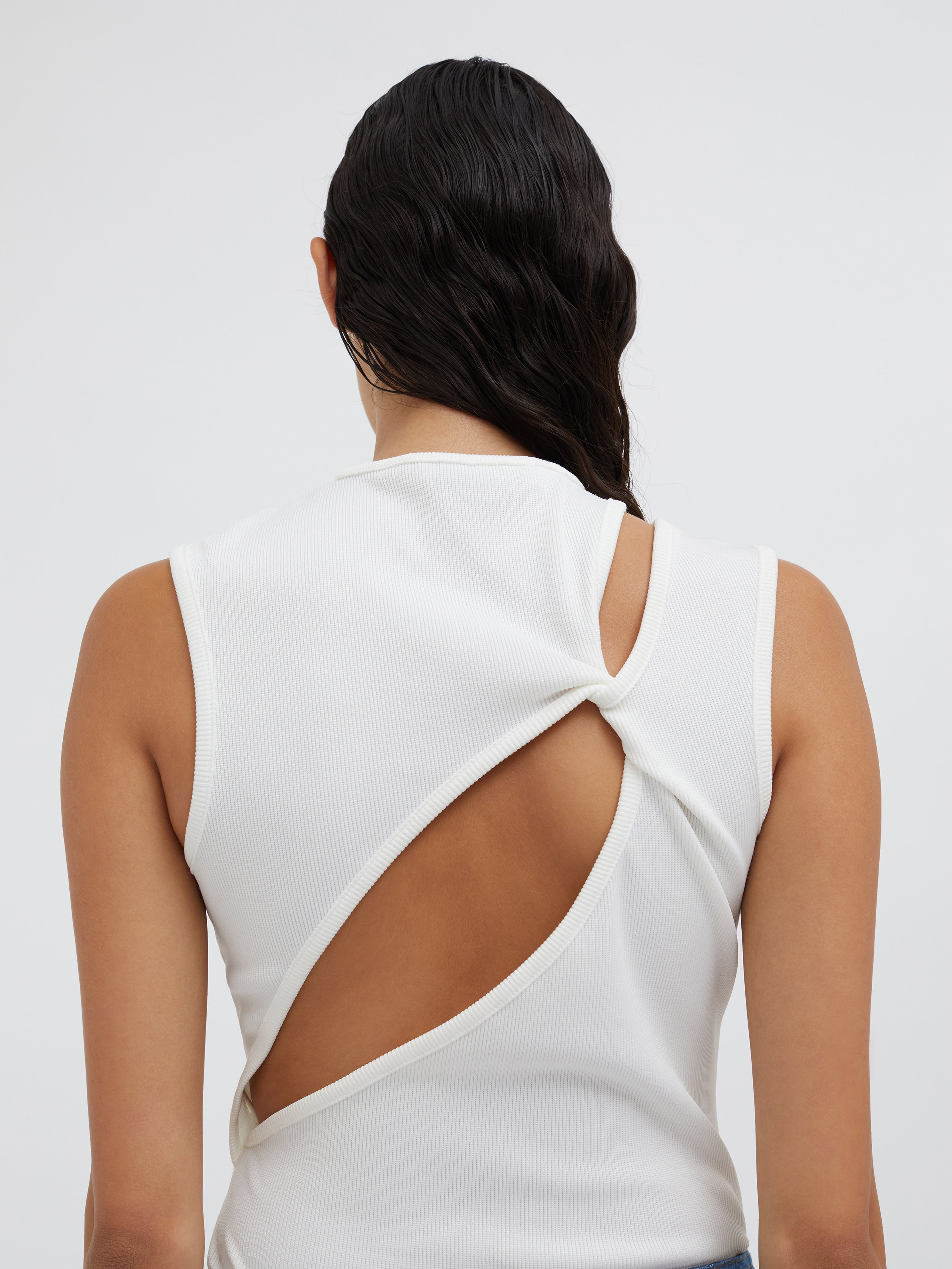 Oblix Twist Tank - 7