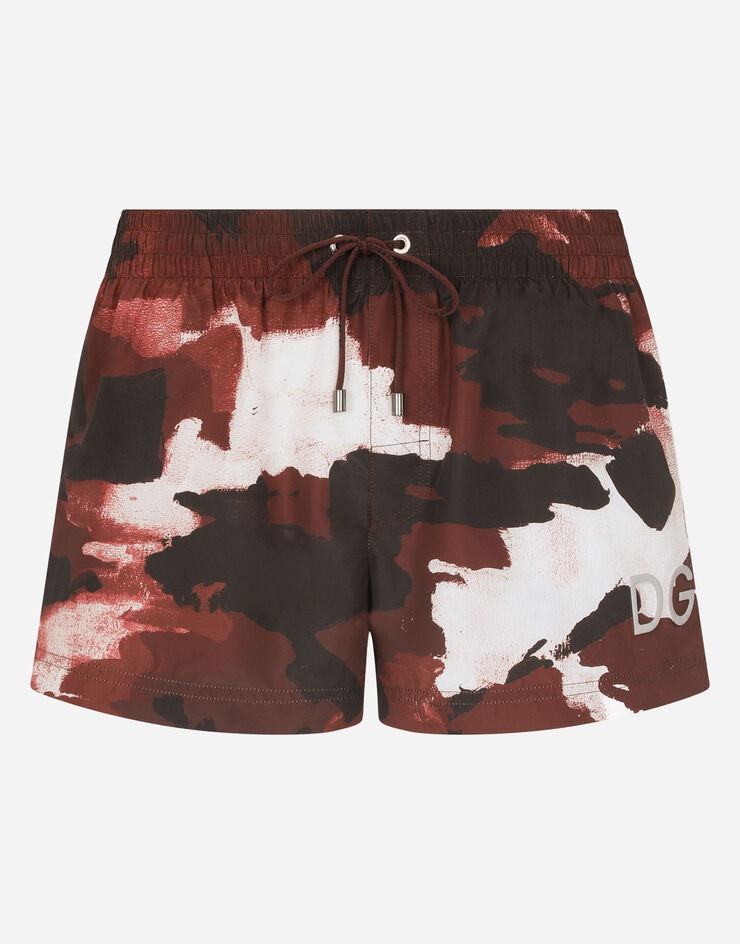 Short swim trunks with camouflage print - 1