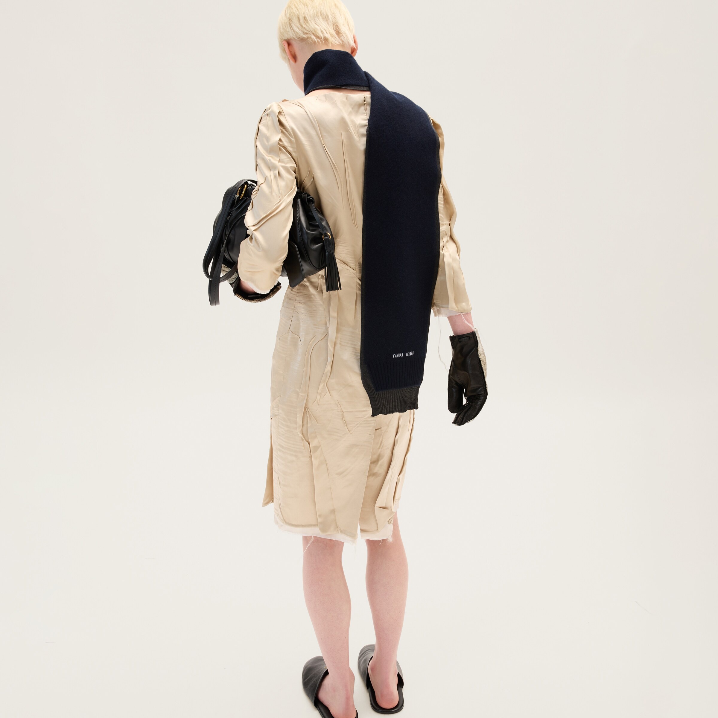 Wrinkled crêpe satin dress - 3