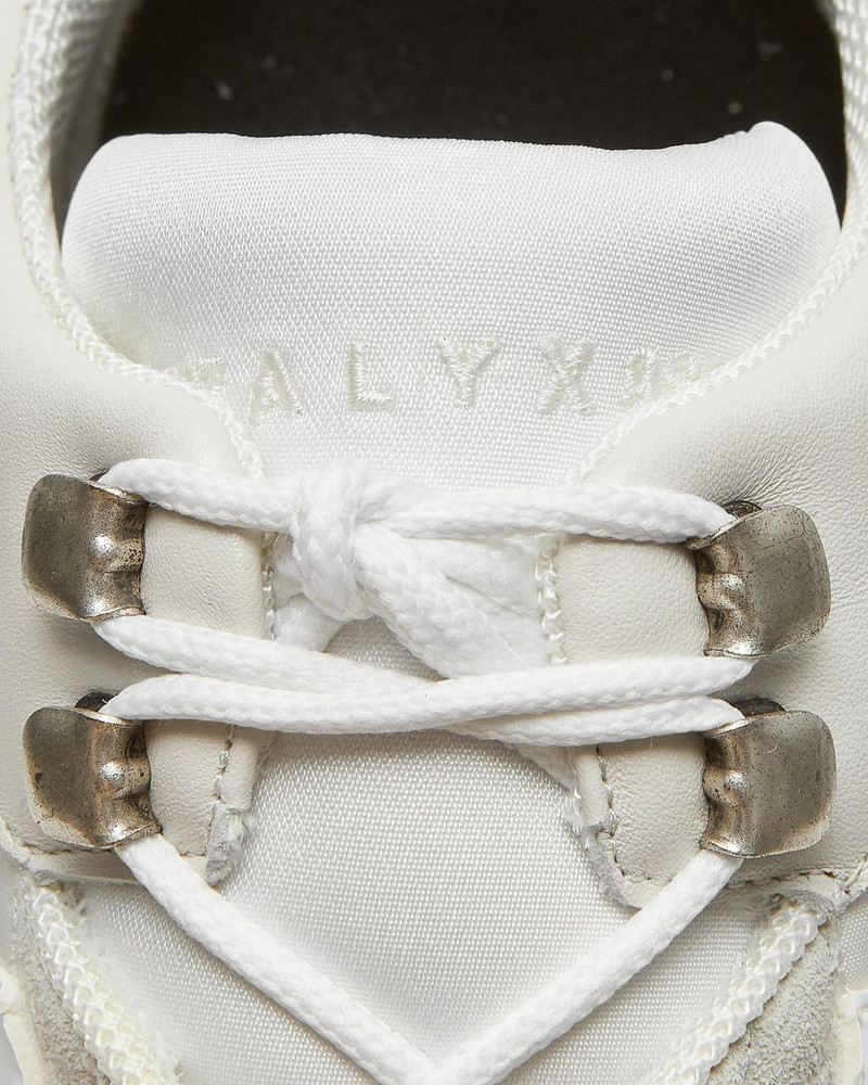 LOW HIKING BOOT W VIBRAM SOLE 9