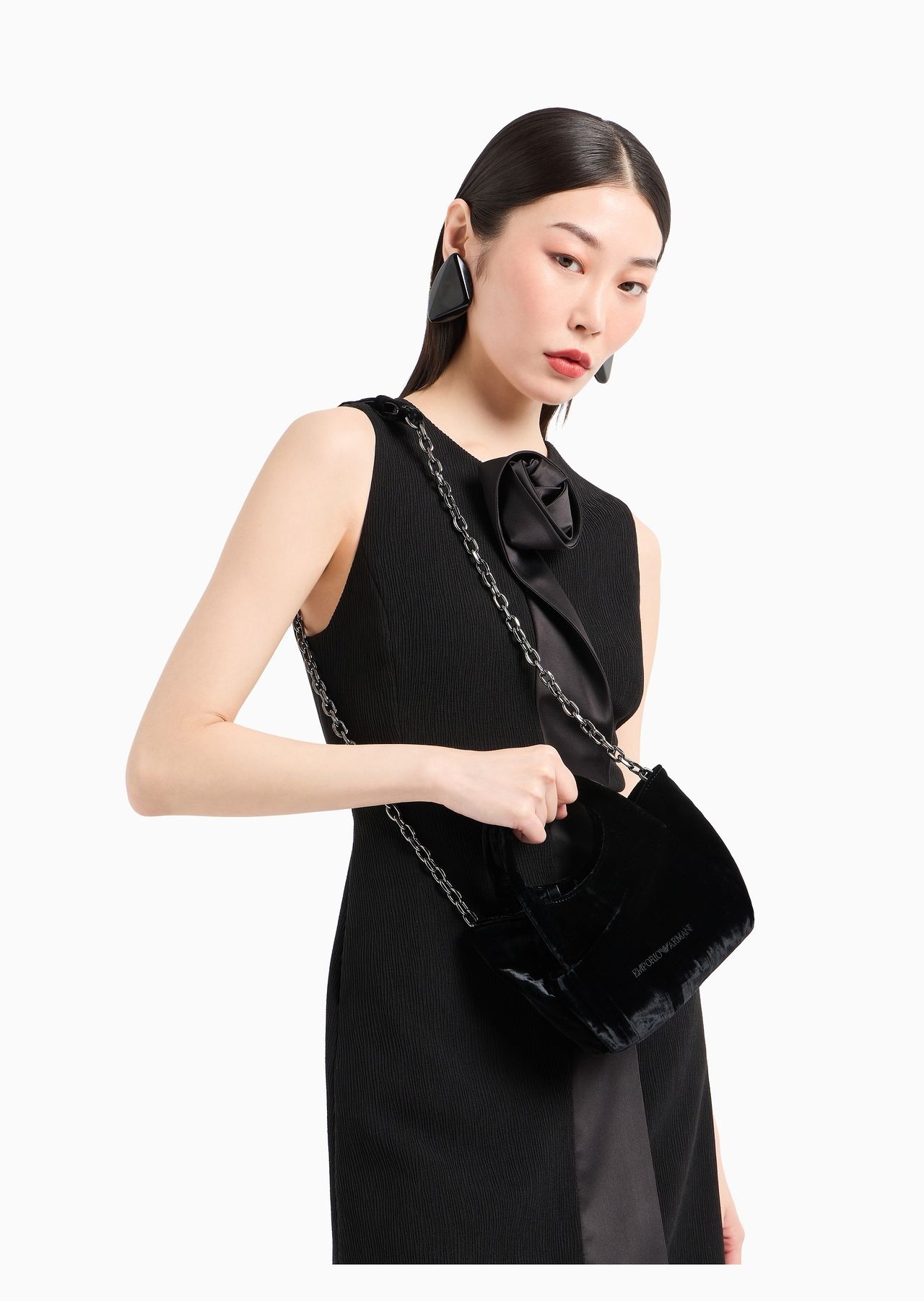 Handbag in textured velvet with chain strap - 7