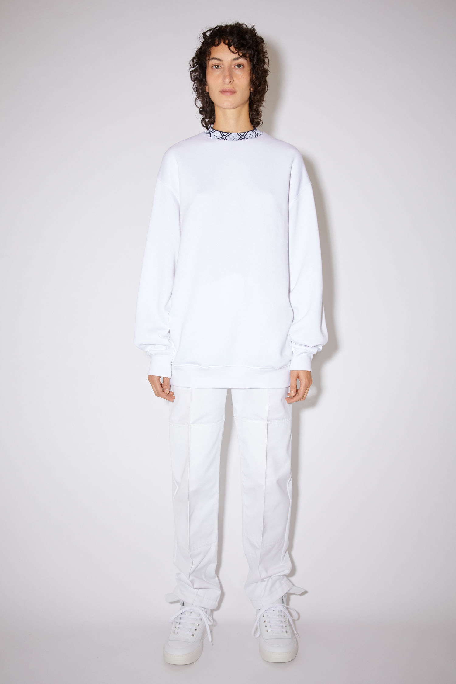 Face motif mock neck sweatshirt optic white - 2