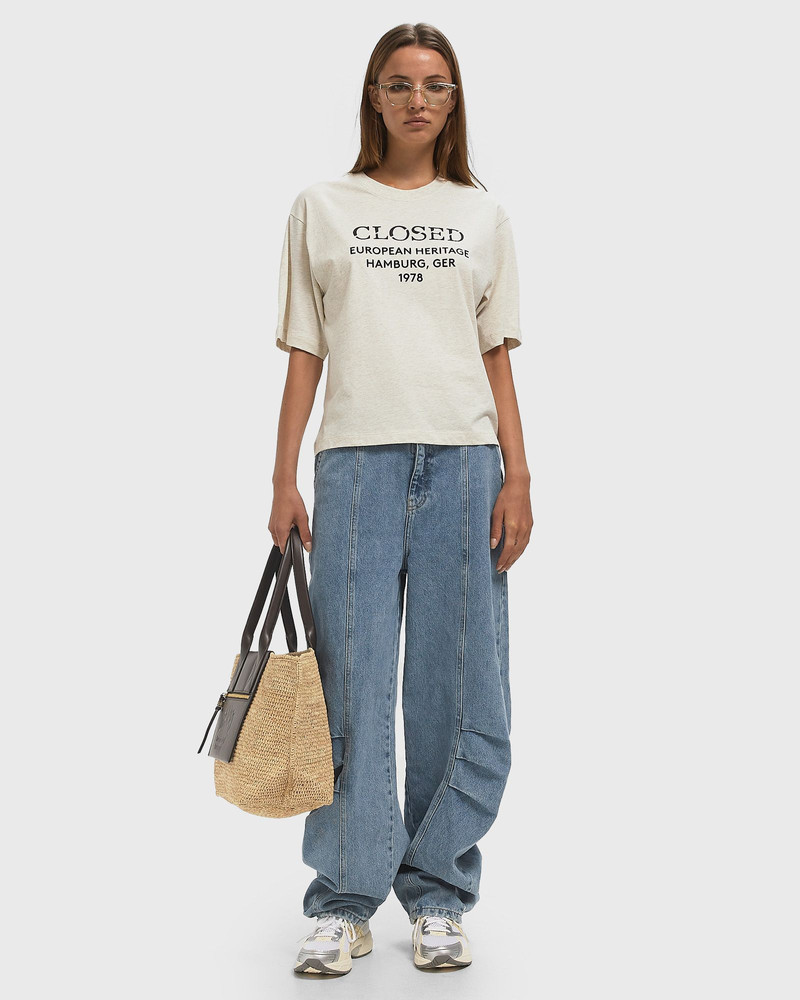 CLOSED RELAXED TEE outlook