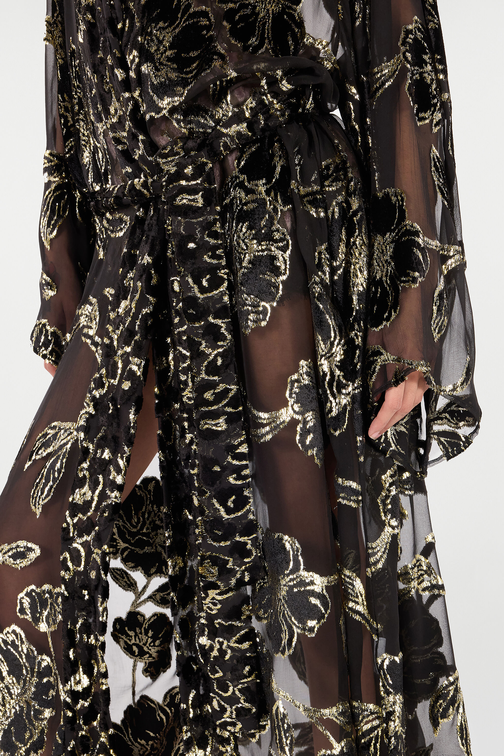 See-Through Robe With Floral Pattern - 7