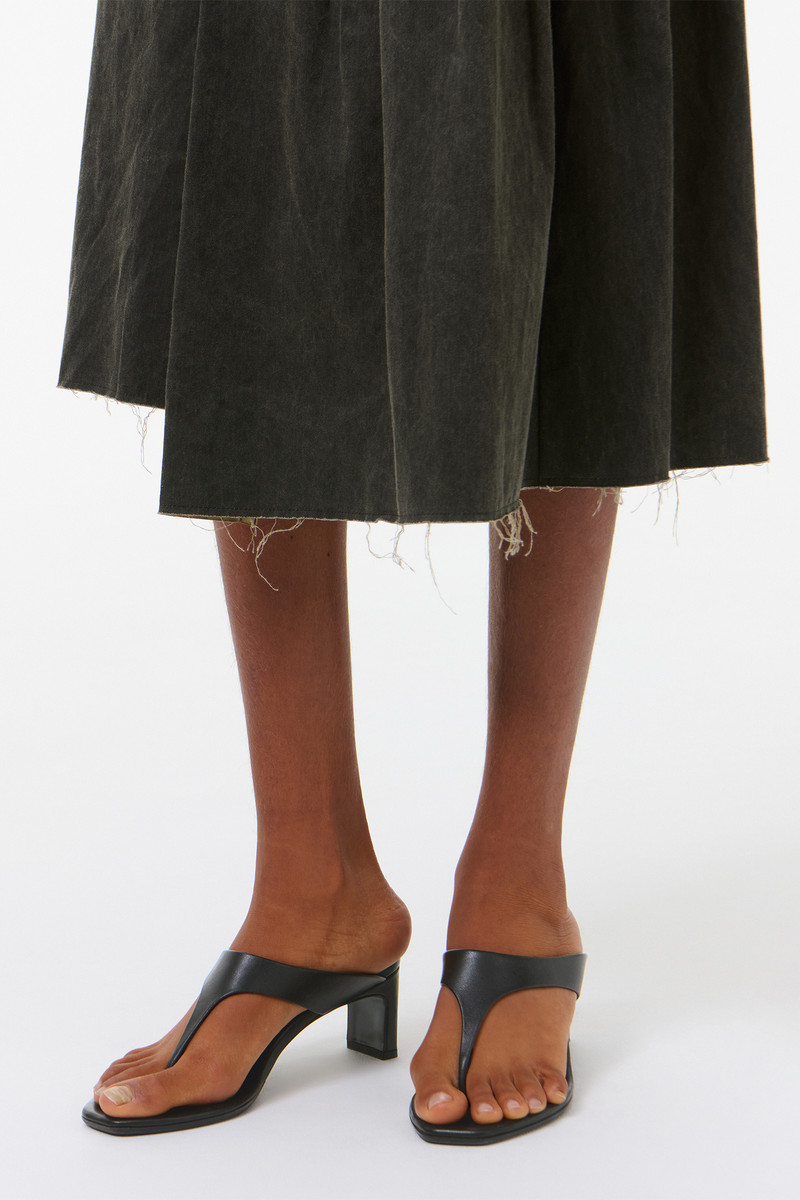Karasu Sandal Malleable Black Bull Hide 5