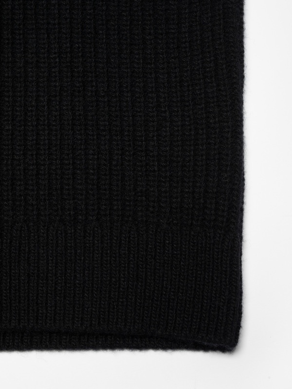 August Zip Black - 2