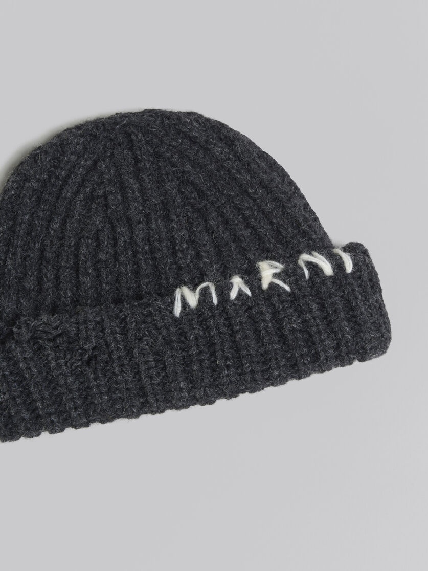 DARK GREY RIBBED BEANIE WITH HAND-STITCHED LOGO - 4