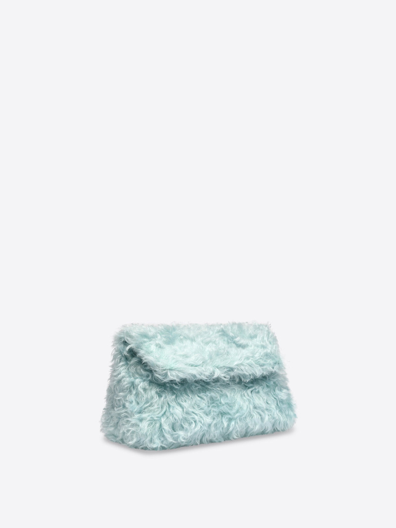 FLUFFY CLUTCH 3