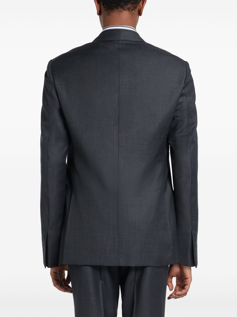 single-breasted suit 4