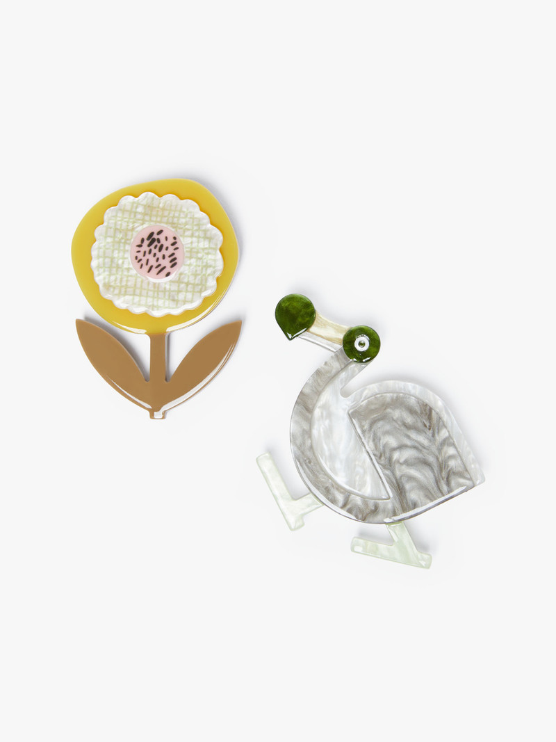 WEEKEND Max Mara TALLERO Set of 2 resin brooches outlook
