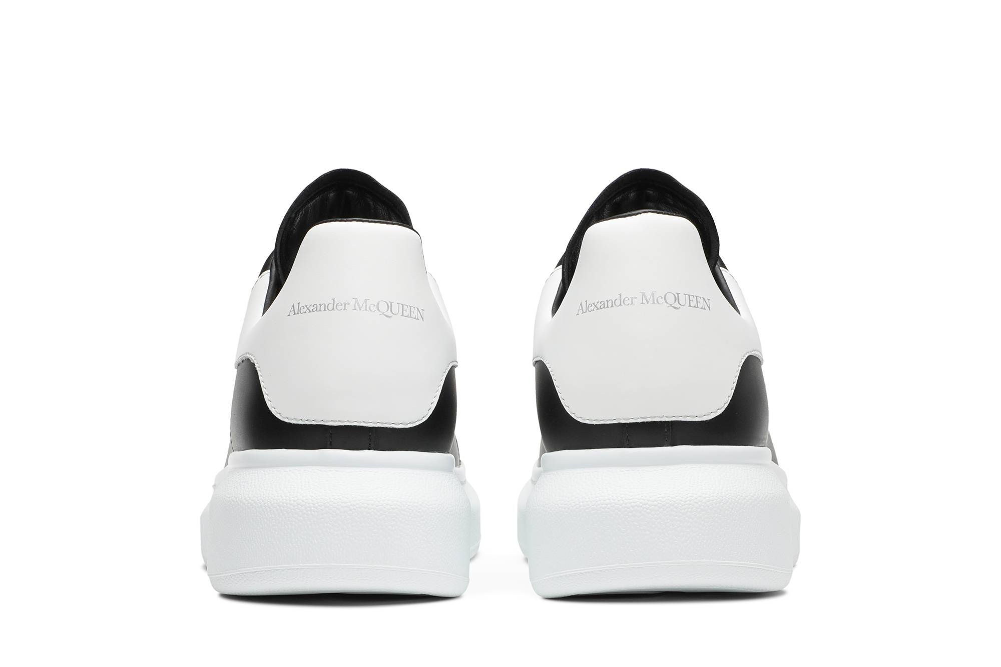 Alexander McQueen Wmns Oversized Sneaker 'Black White' - 6