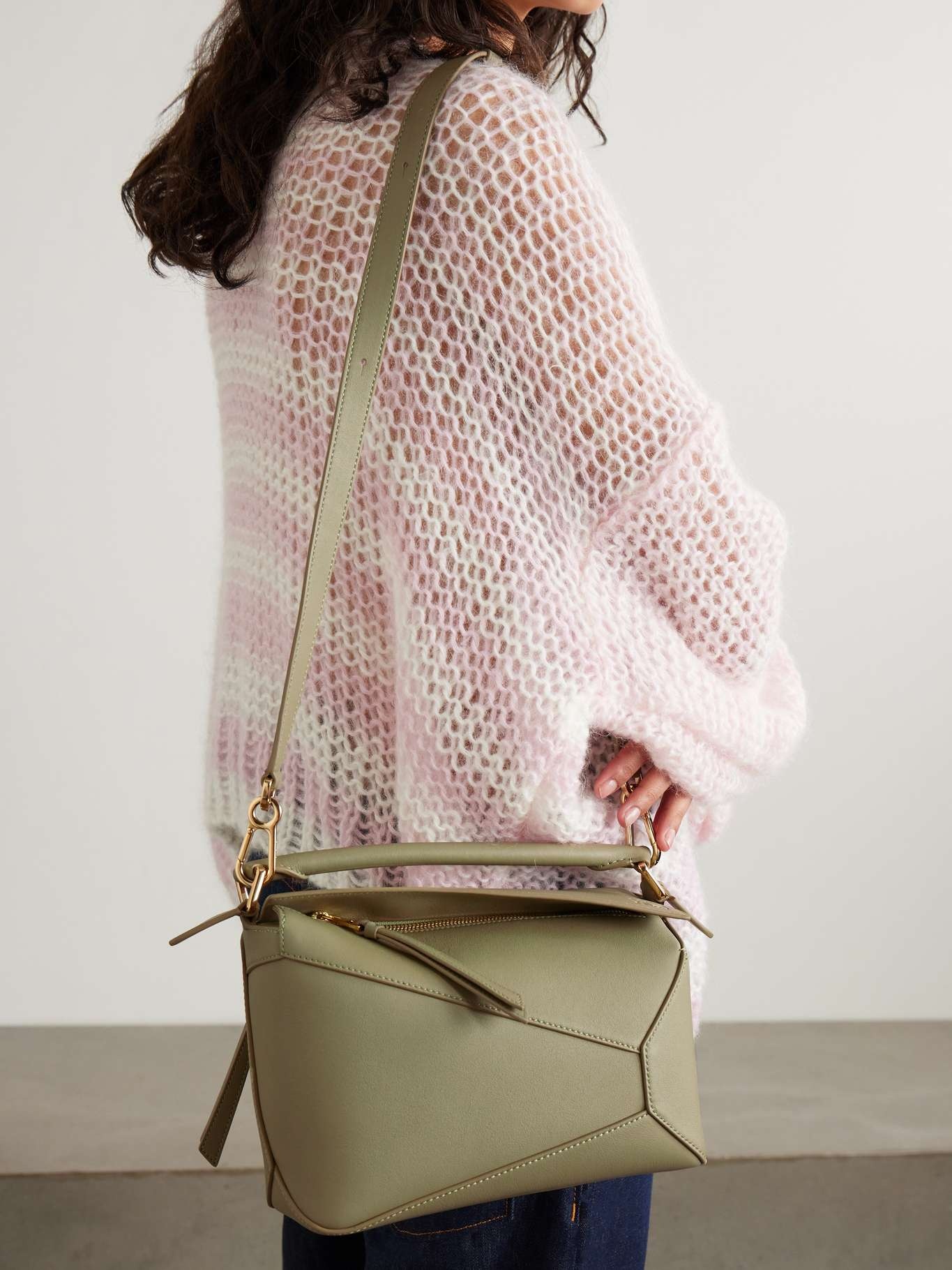 VIP【送料関税込】LOEWE PUZZLE EDGE SMALL LEATHER HANDBAG LOEWE Puzzle Edge small leather shoulder bag | NET-A-PORTER