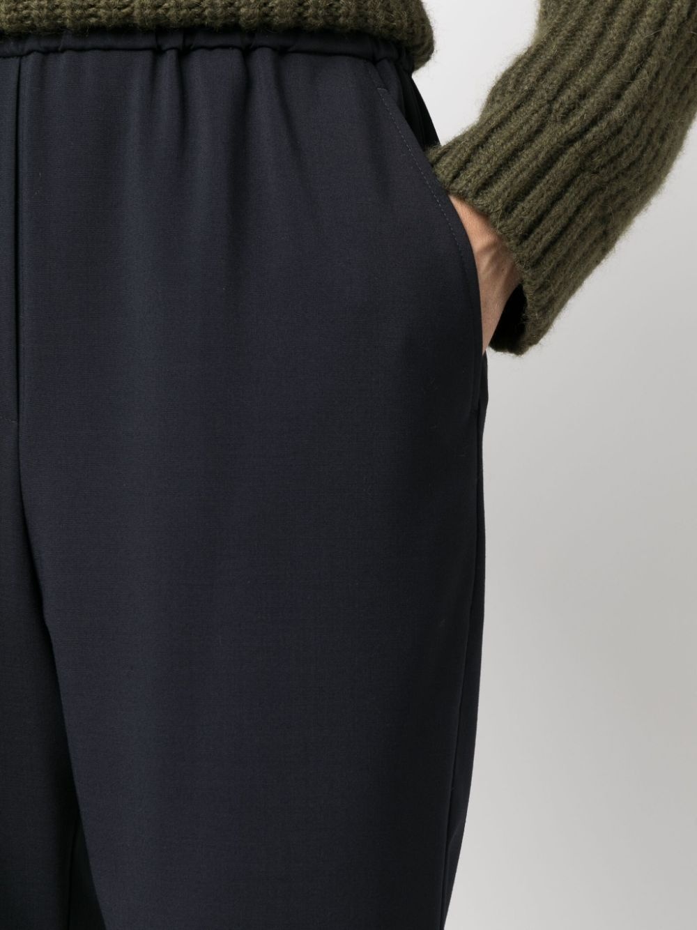 elasticated-waist tapered trousers - 5