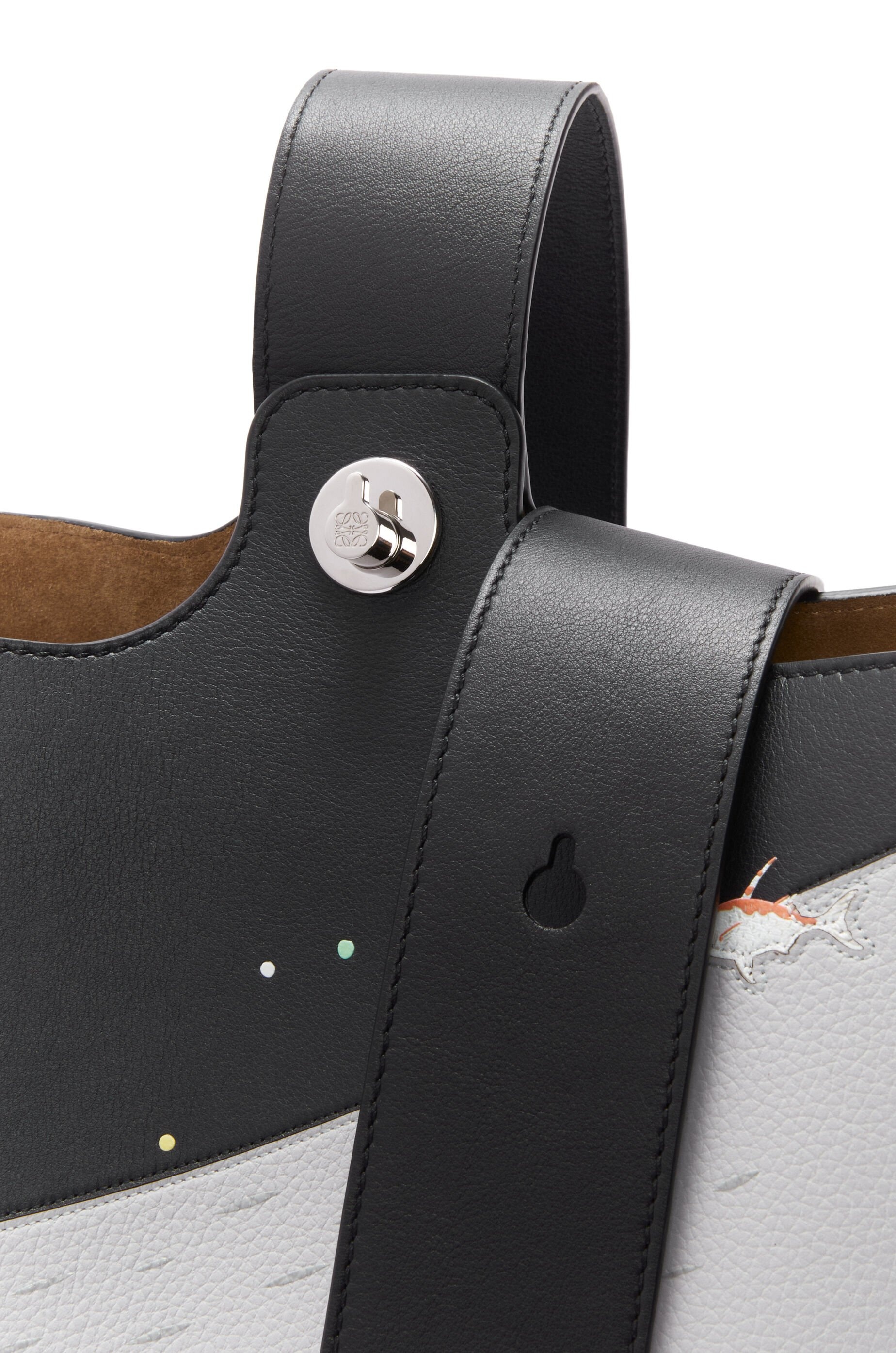 Whale medium Pebble bucket in nappa calfskin - 7