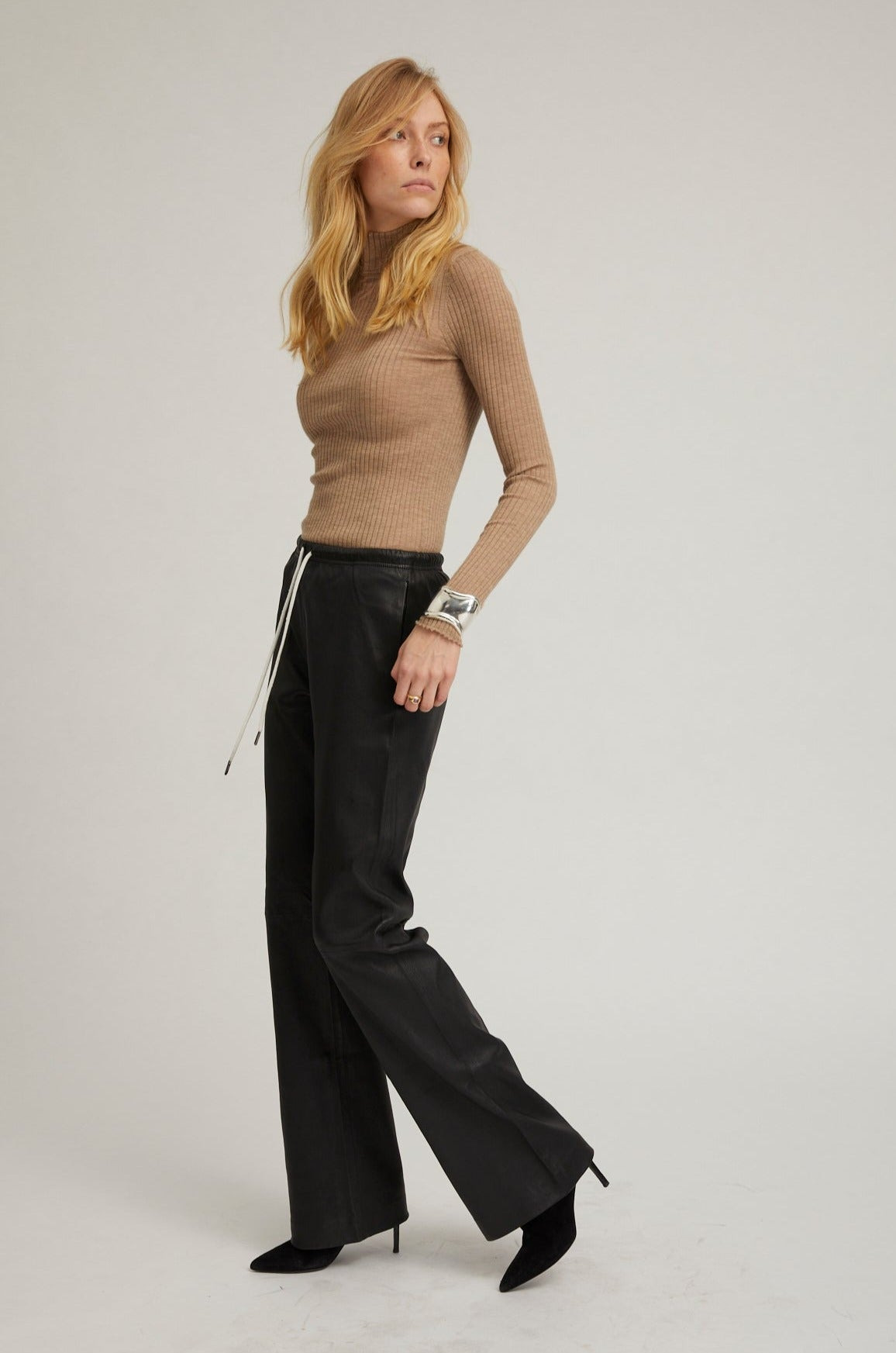 CAMEL CASHMERE MOCK NECK - 5