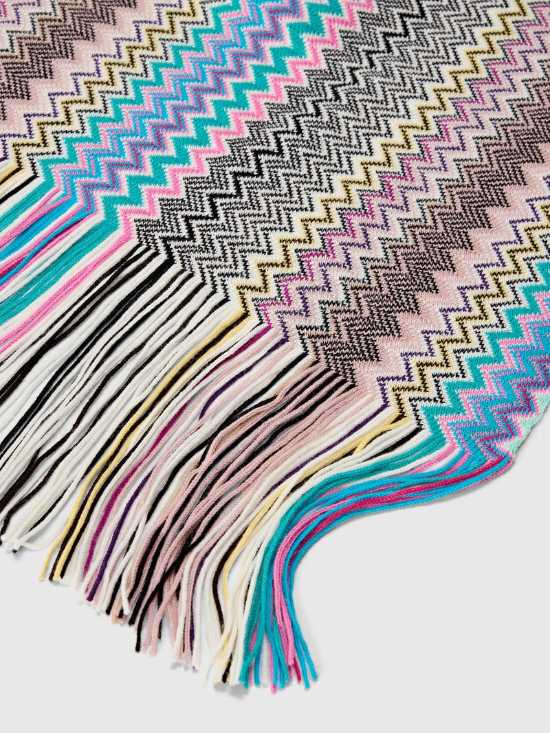Missoni Scarf with zigzag pattern and fringes outlook