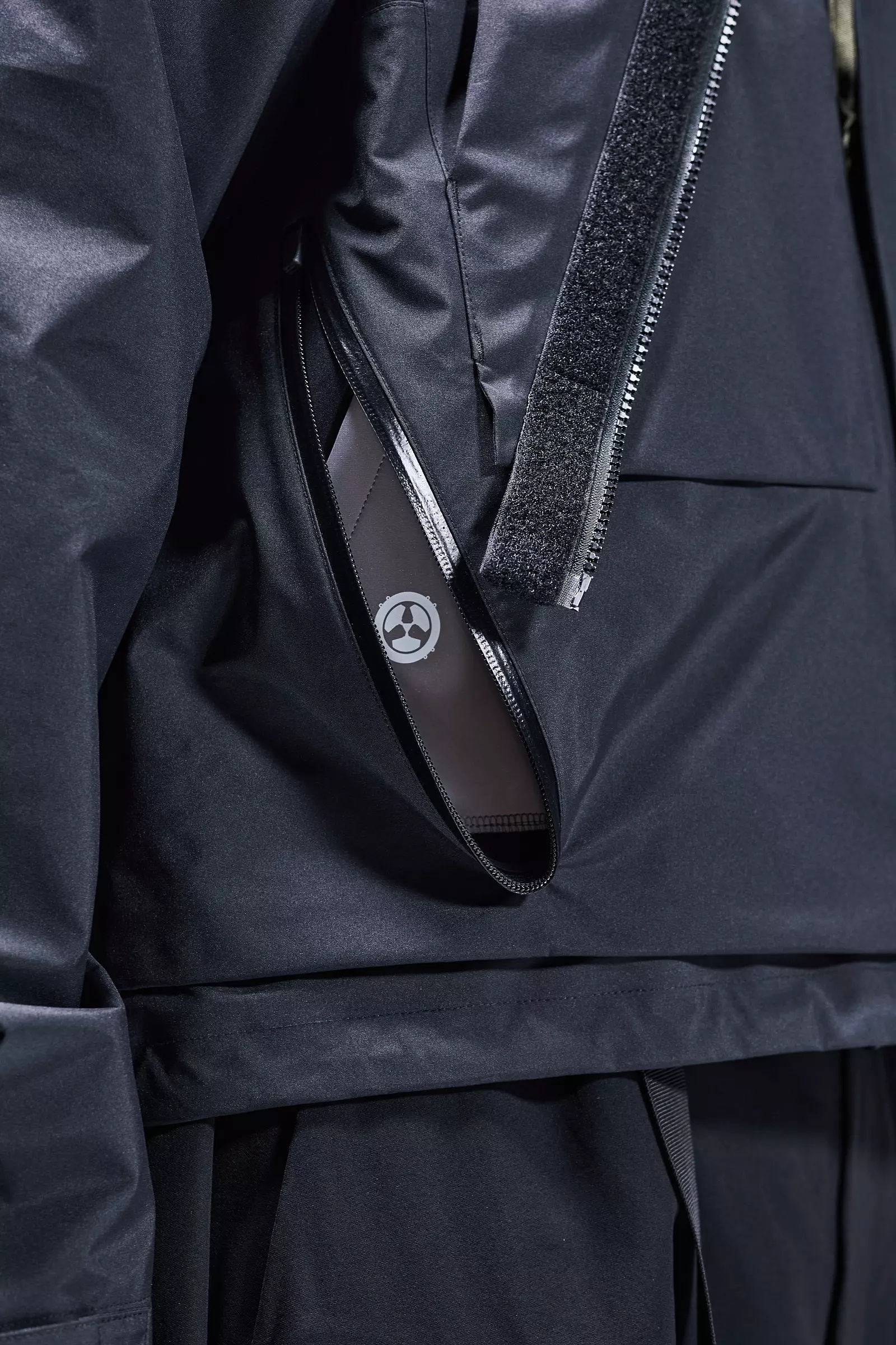 J14-GT 3L Gore-Tex Interops Jacket Black - 23