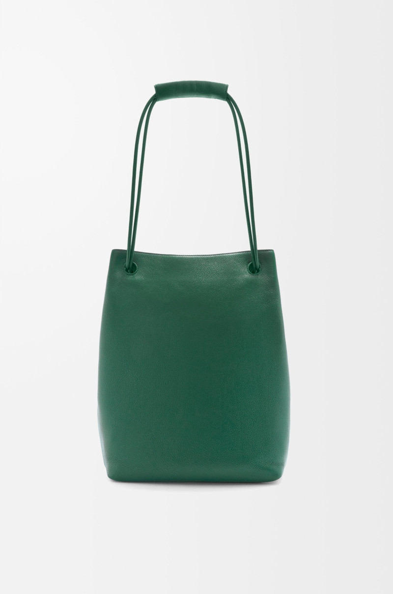 Pebble hobo in supple grained calfskin 4