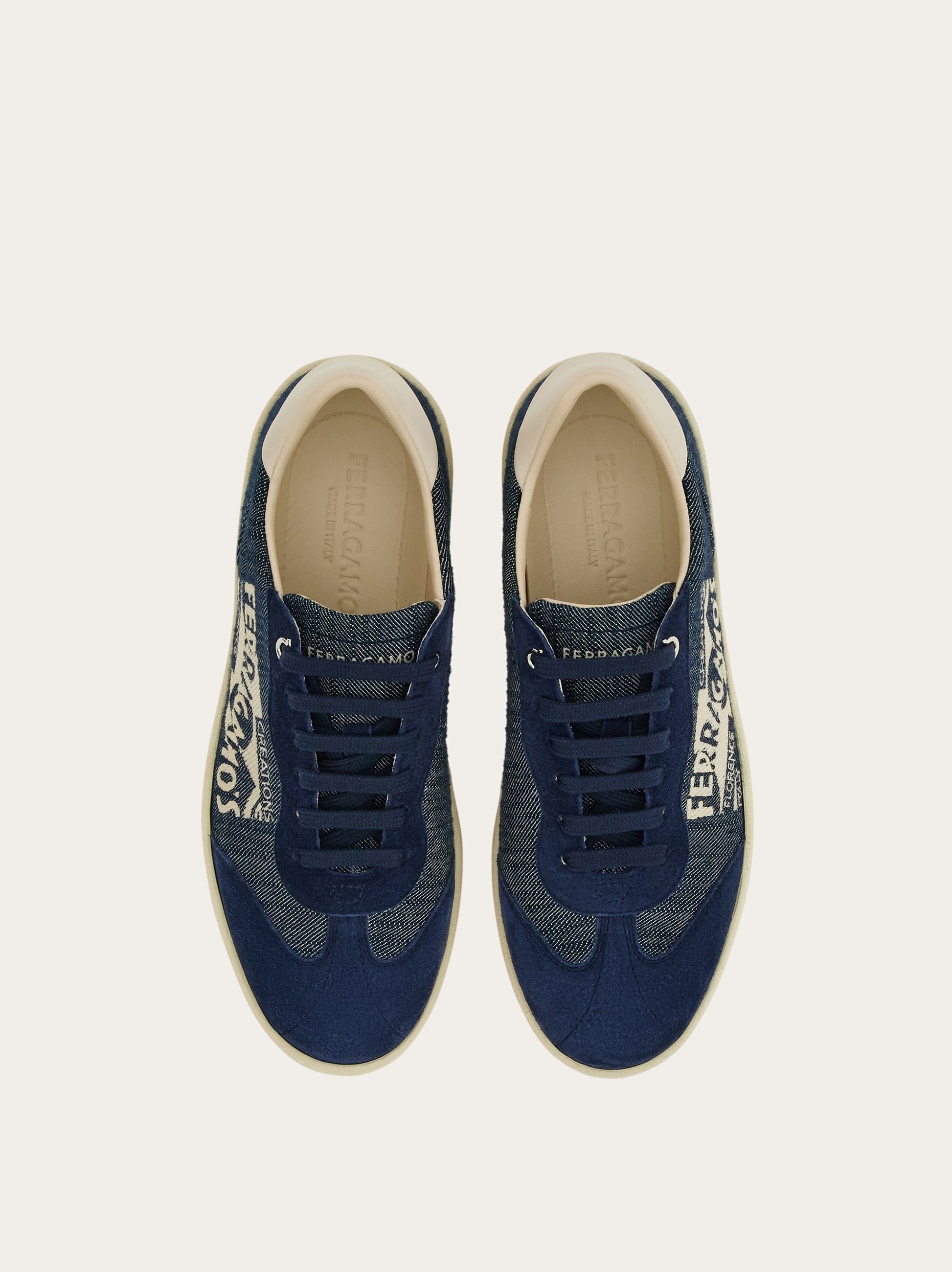 Low top sneaker with logo - 2