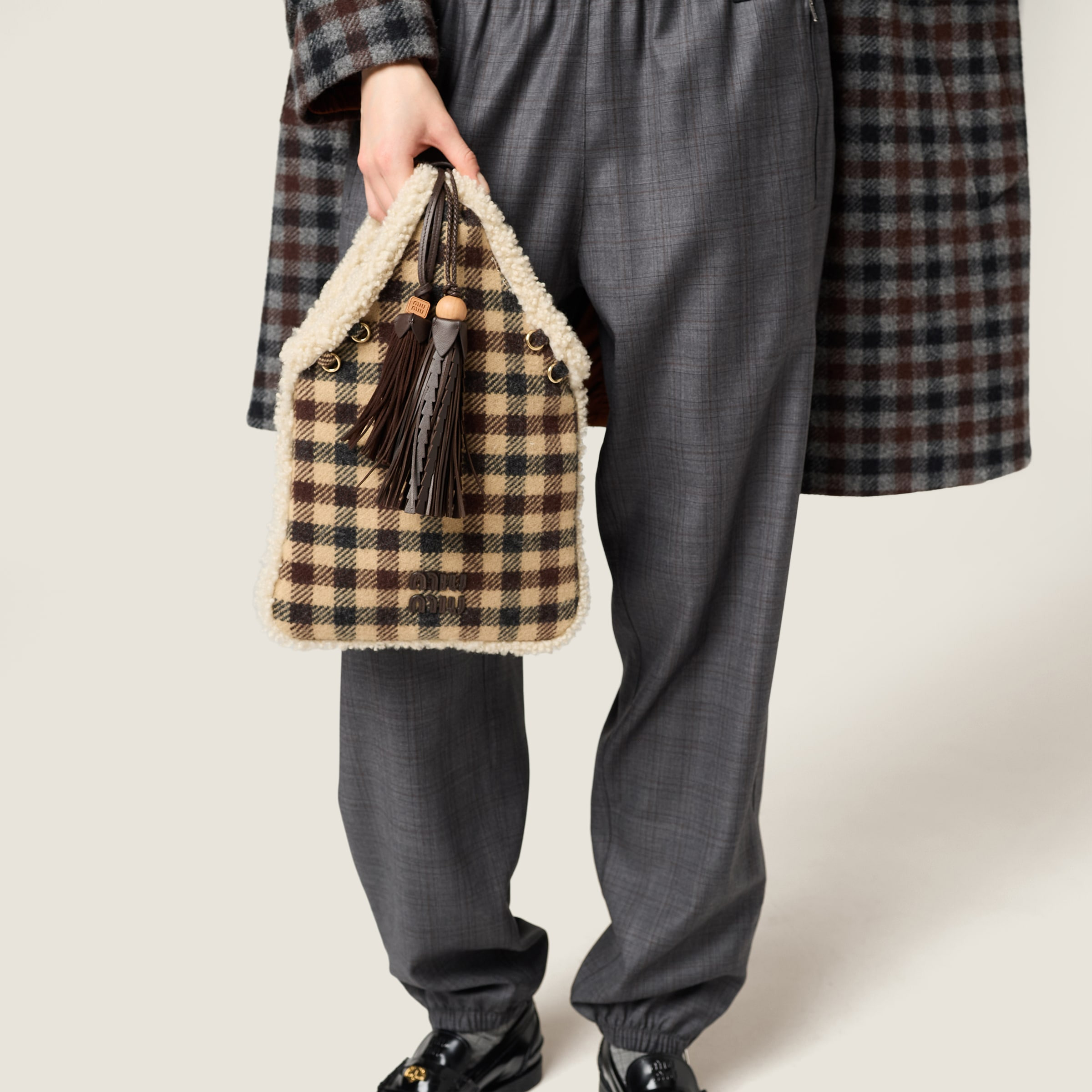 Gingham and shearling handbag - 2
