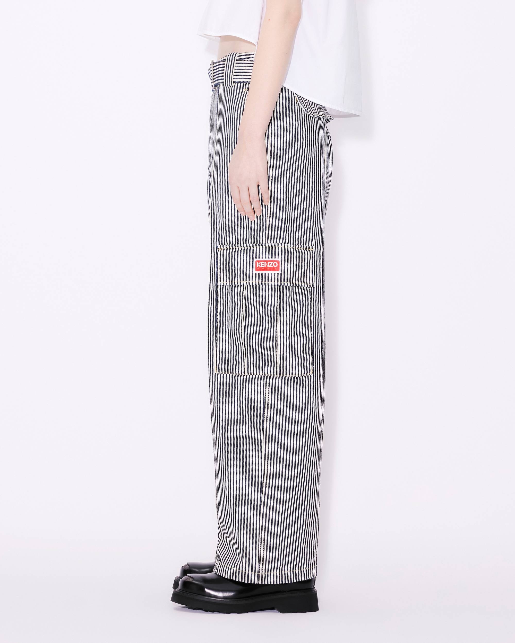 Striped straight-cut genderless cargo jeans - 13