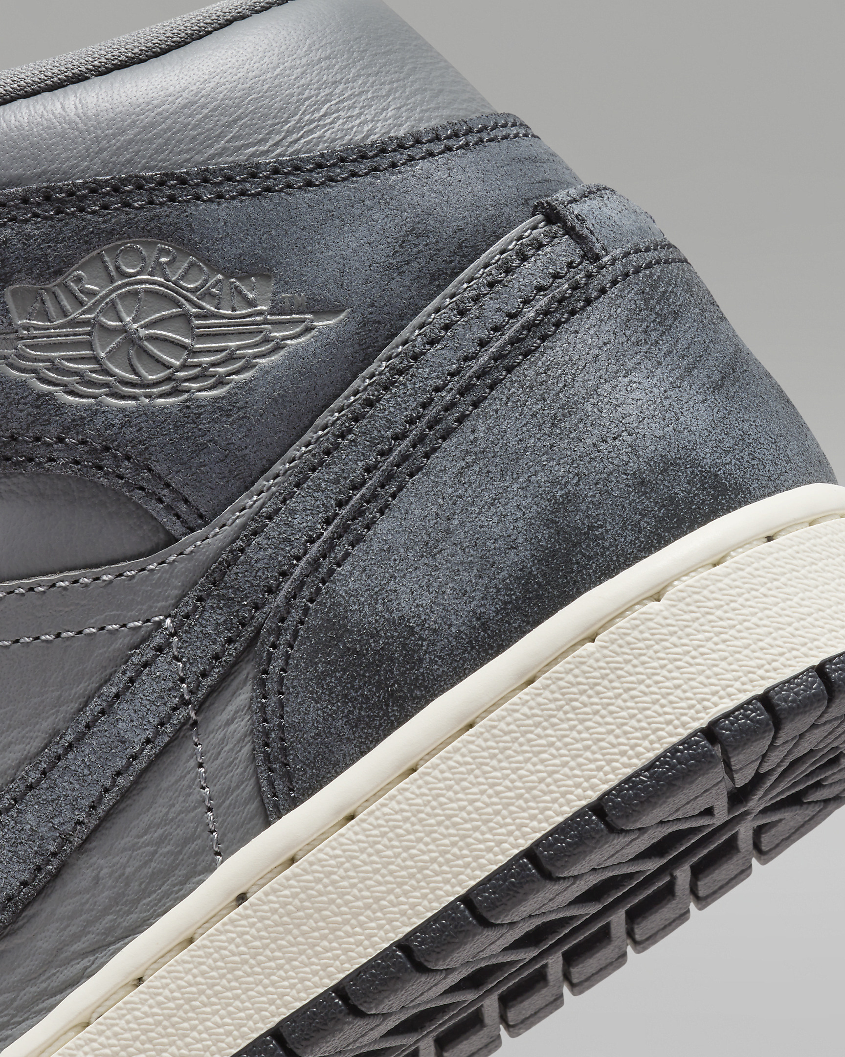 Air Jordan 1 Mid SE Women's Shoes - 8