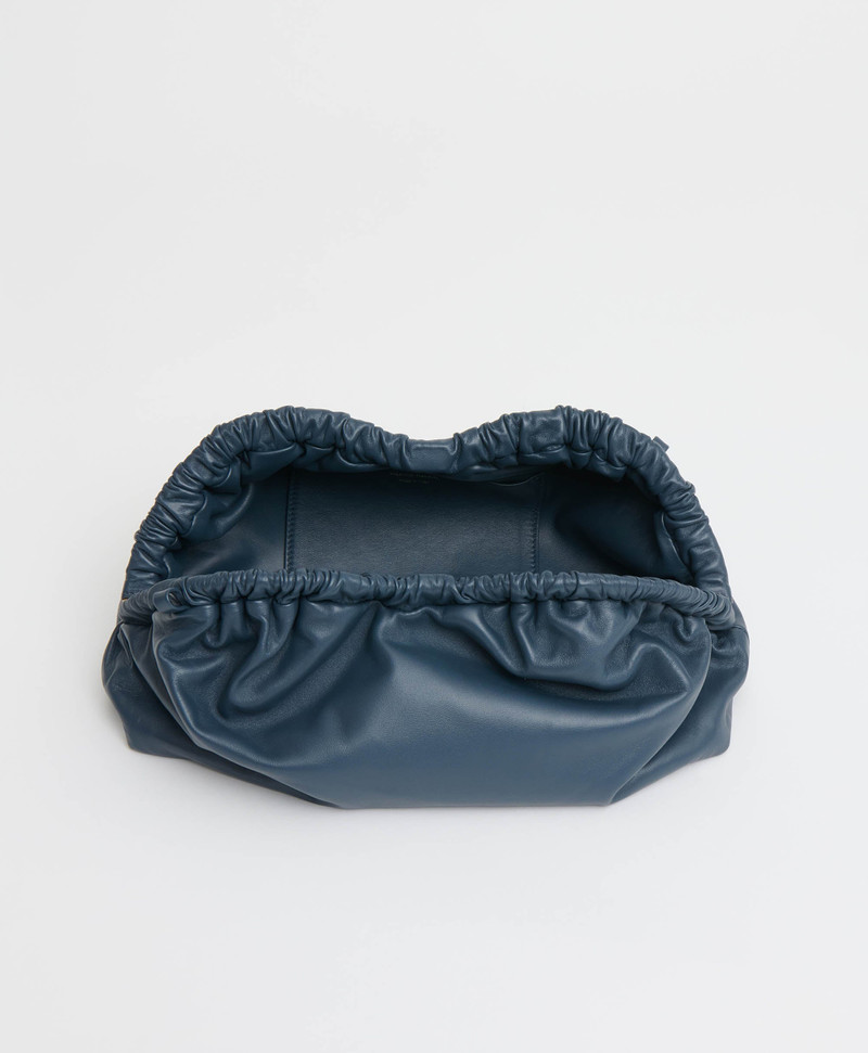 OVERSIZED CLOUD CLUTCH 5