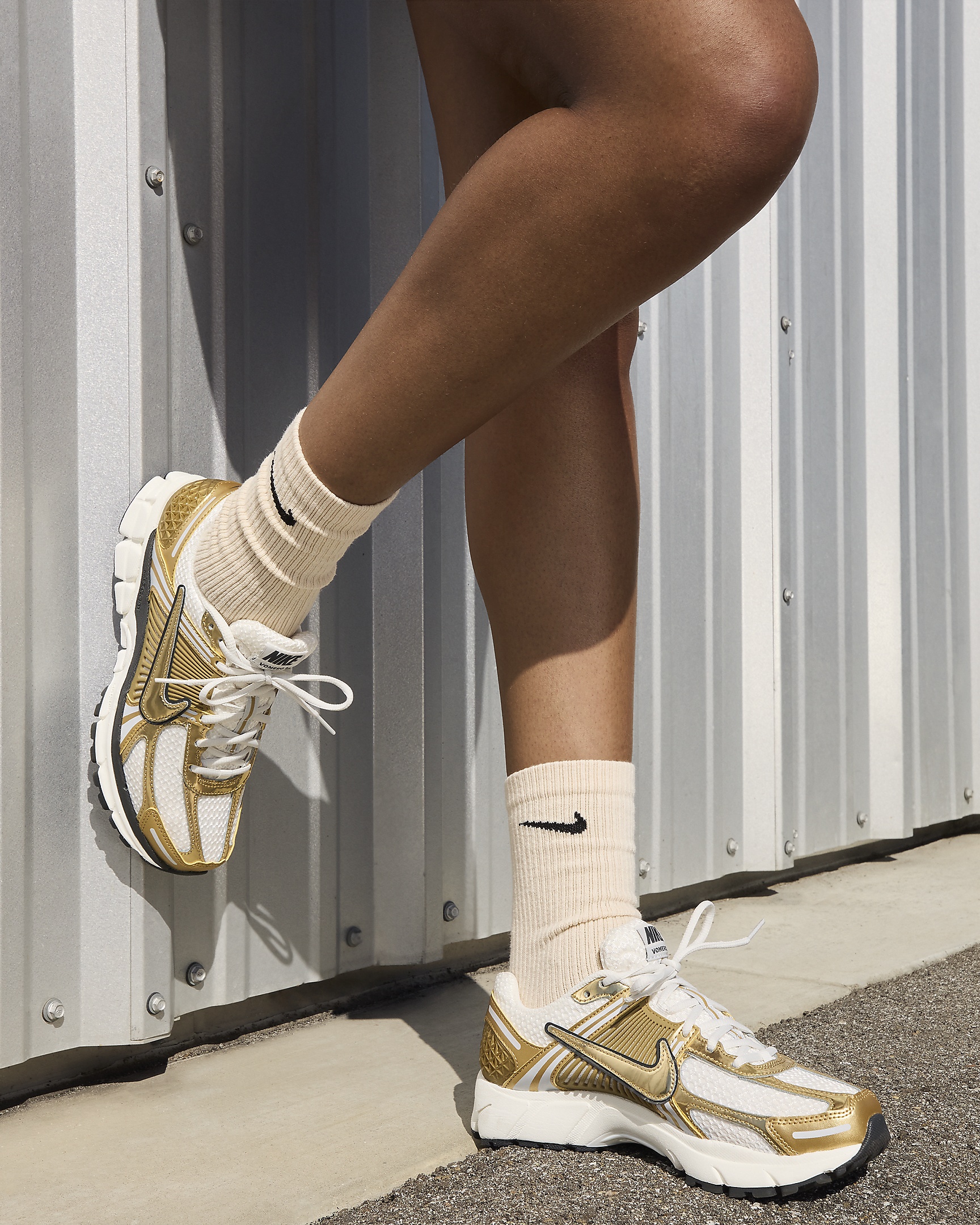 Nike Nike Zoom Vomero 5 Gold Women's Shoes | REVERSIBLE