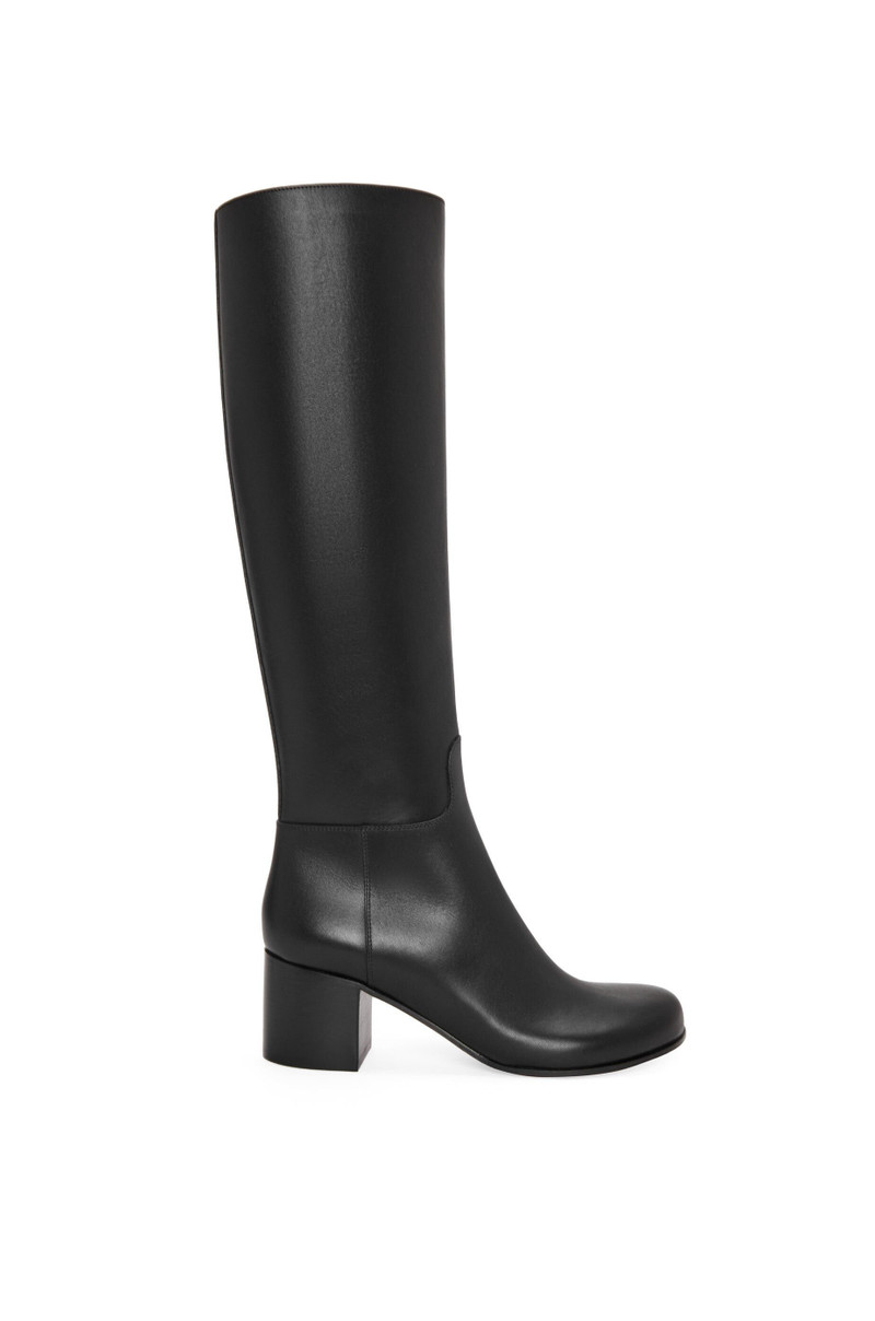 Knee high boot in calfskin 1