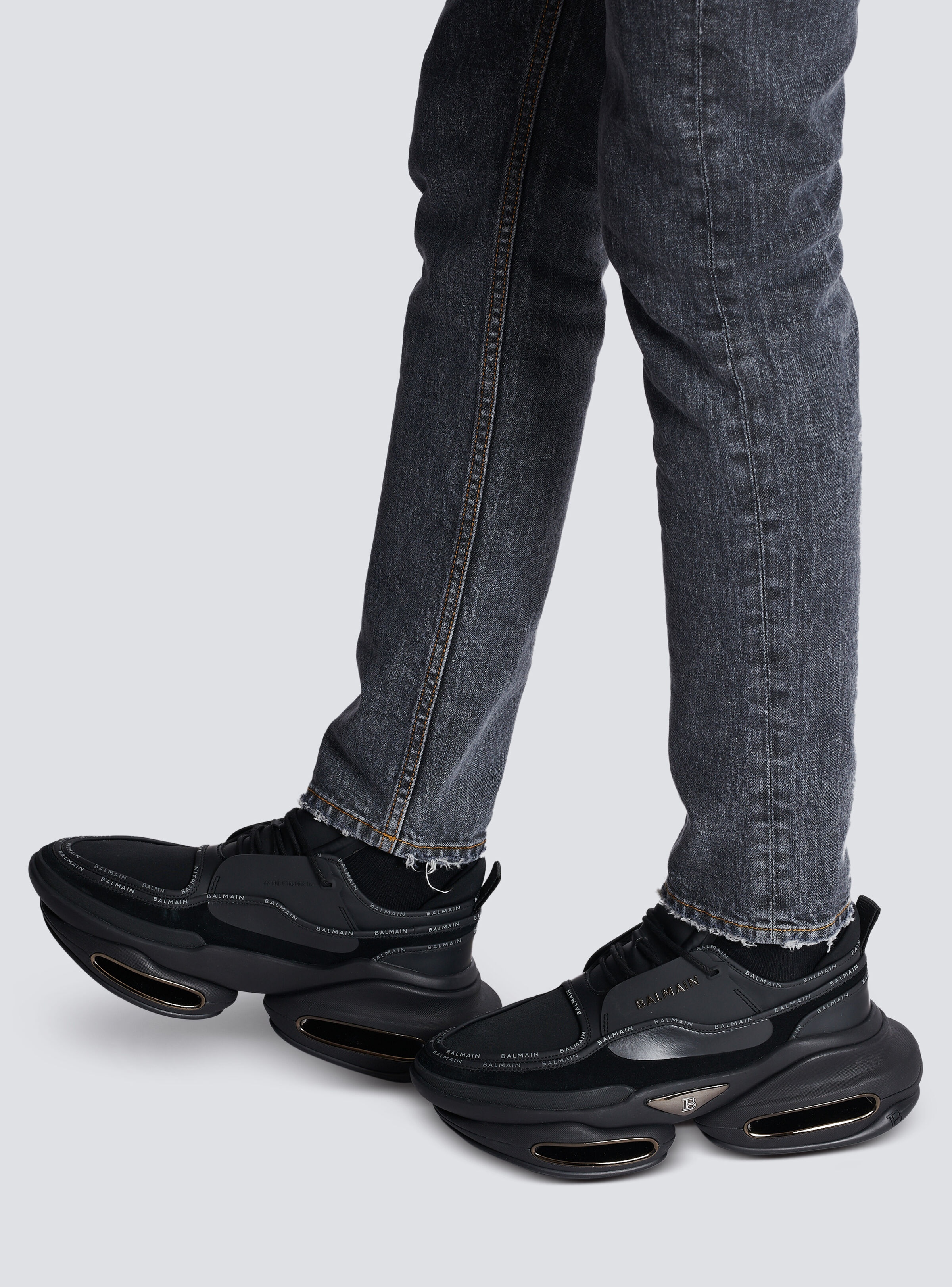 B-Bold low-top trainers in leather and suede with Balmain logo - 9