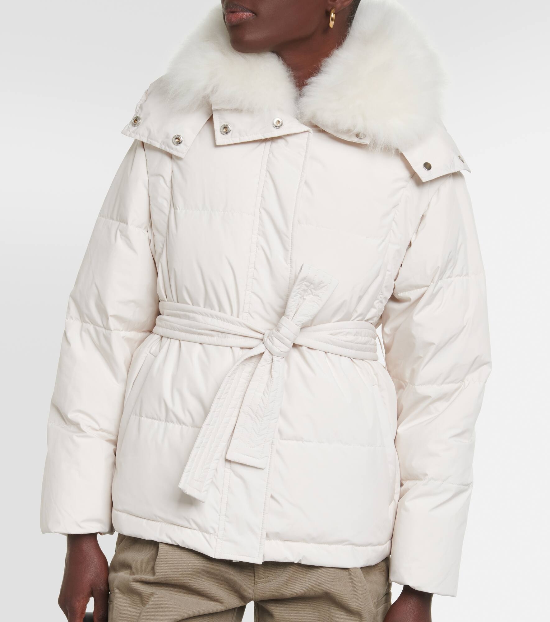 Belted shearling-trimmed down jacket - 4