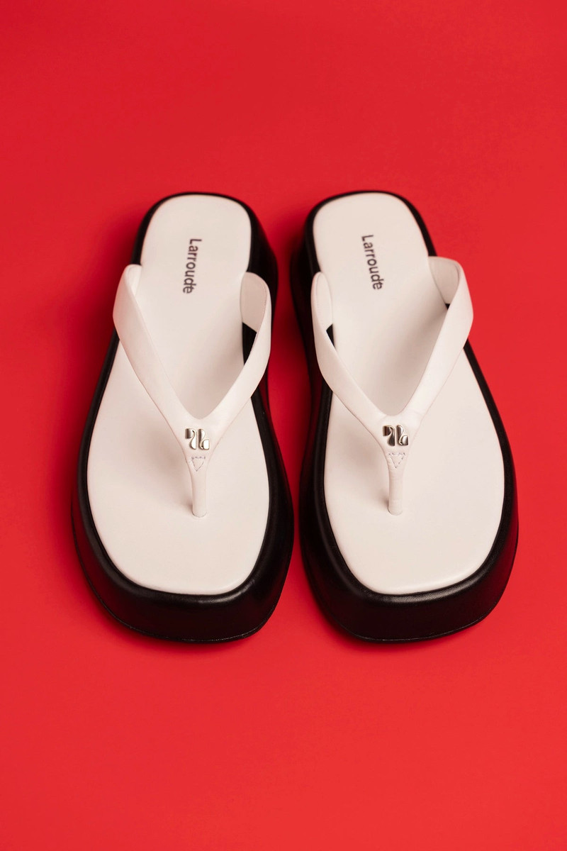 Roxy Thong Sandal Black and White Leather 6