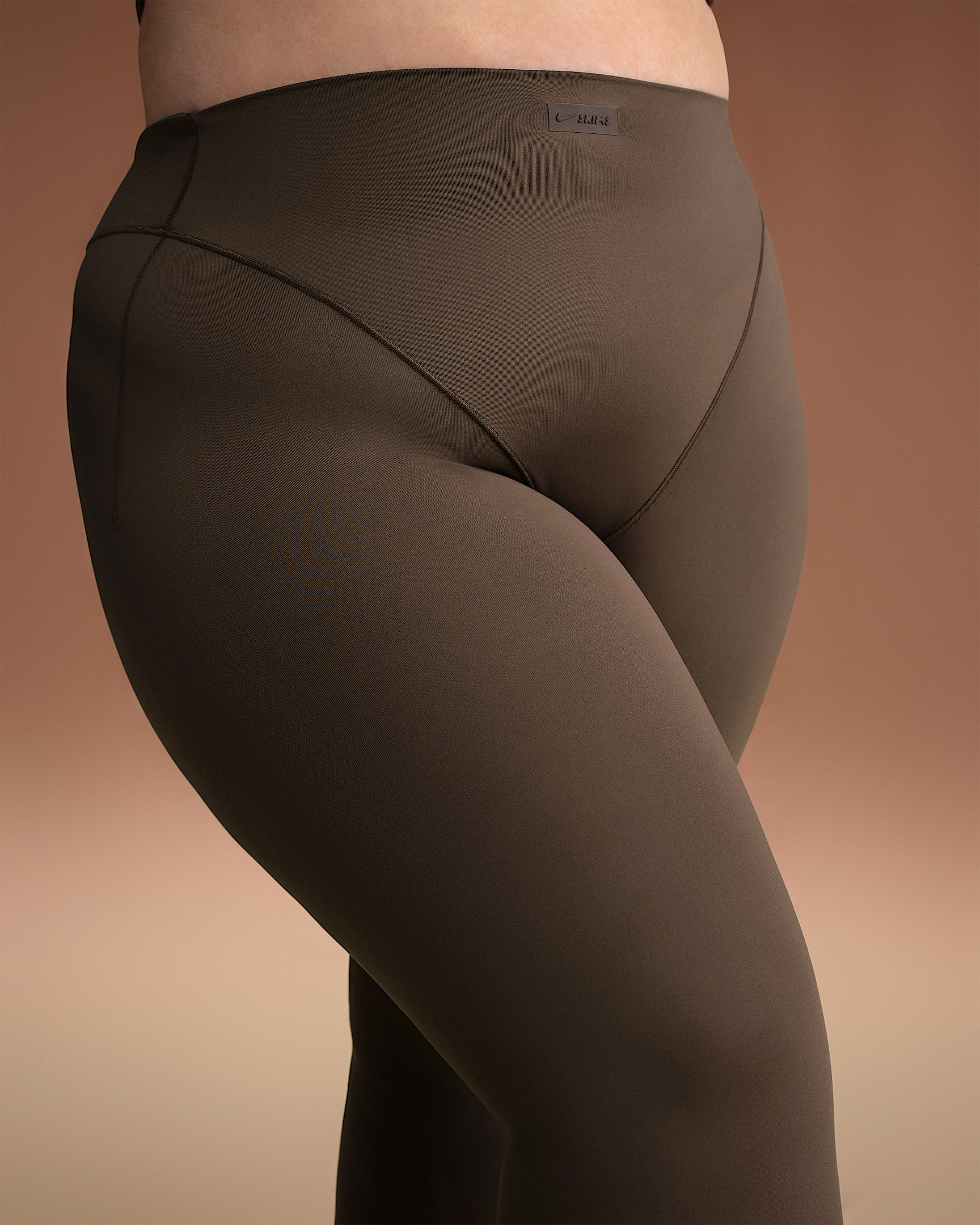 NikeSKIMS Matte Women's High-Waisted V-Line 26" Leggings - 7