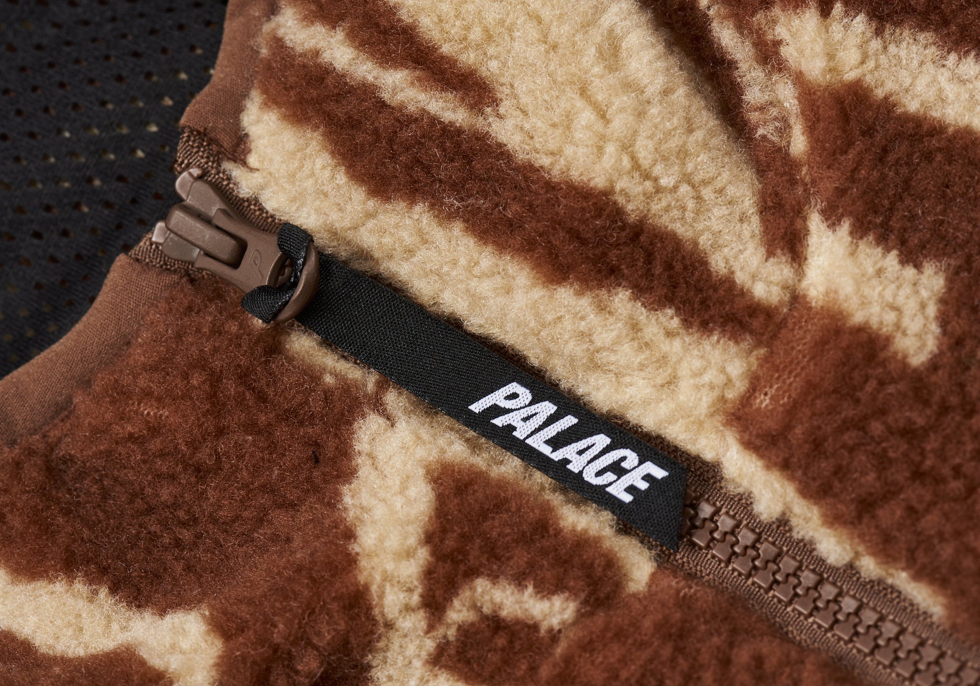 【Palace】 Jacquard Fleece Hooded Jacket Tan/Brown PALACE JACQUARD FLEECE HOODED JACKET TAN / BROWN | REVERSIBLE