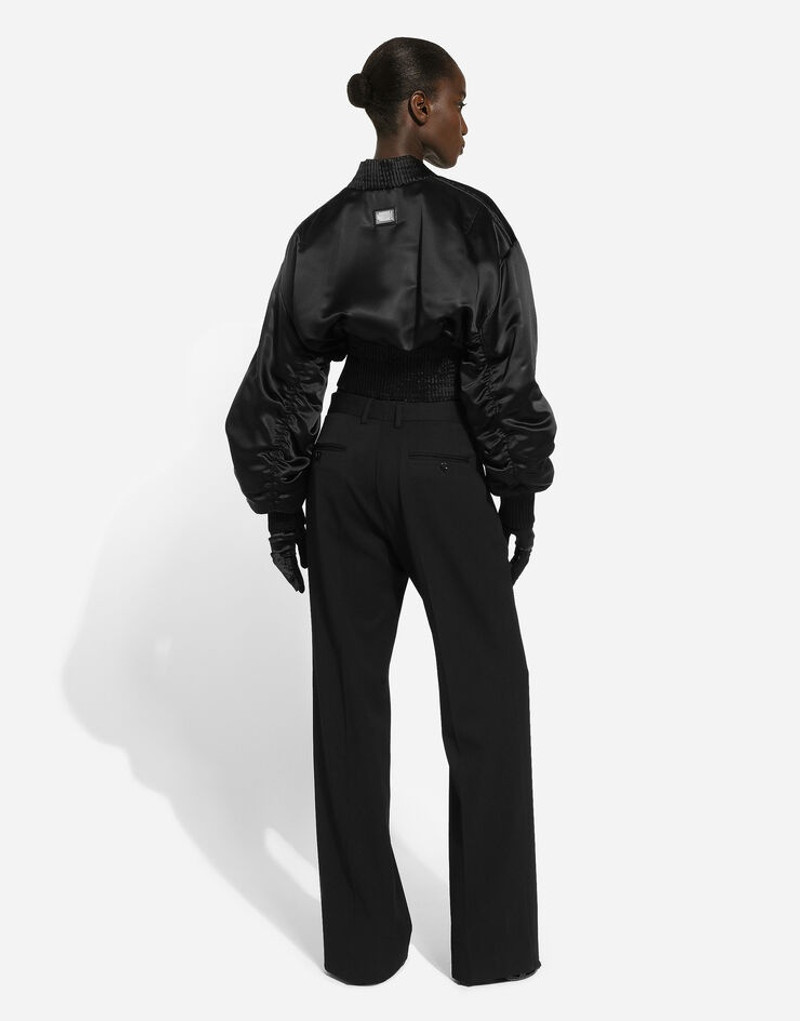 Draped 소매를 가진 짧은 duchesse bomber 재킷 4