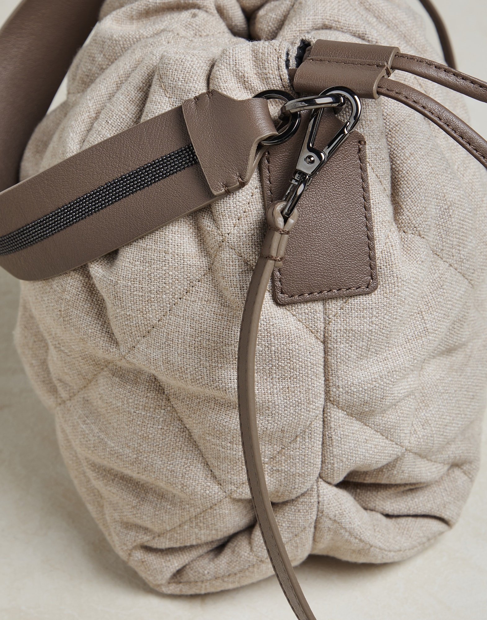 Quilted canvas bucket bag with shiny handle - 3