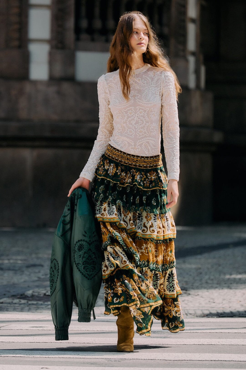 Off-White Embroidered Crew Neck Long Sleeve Blouse 4