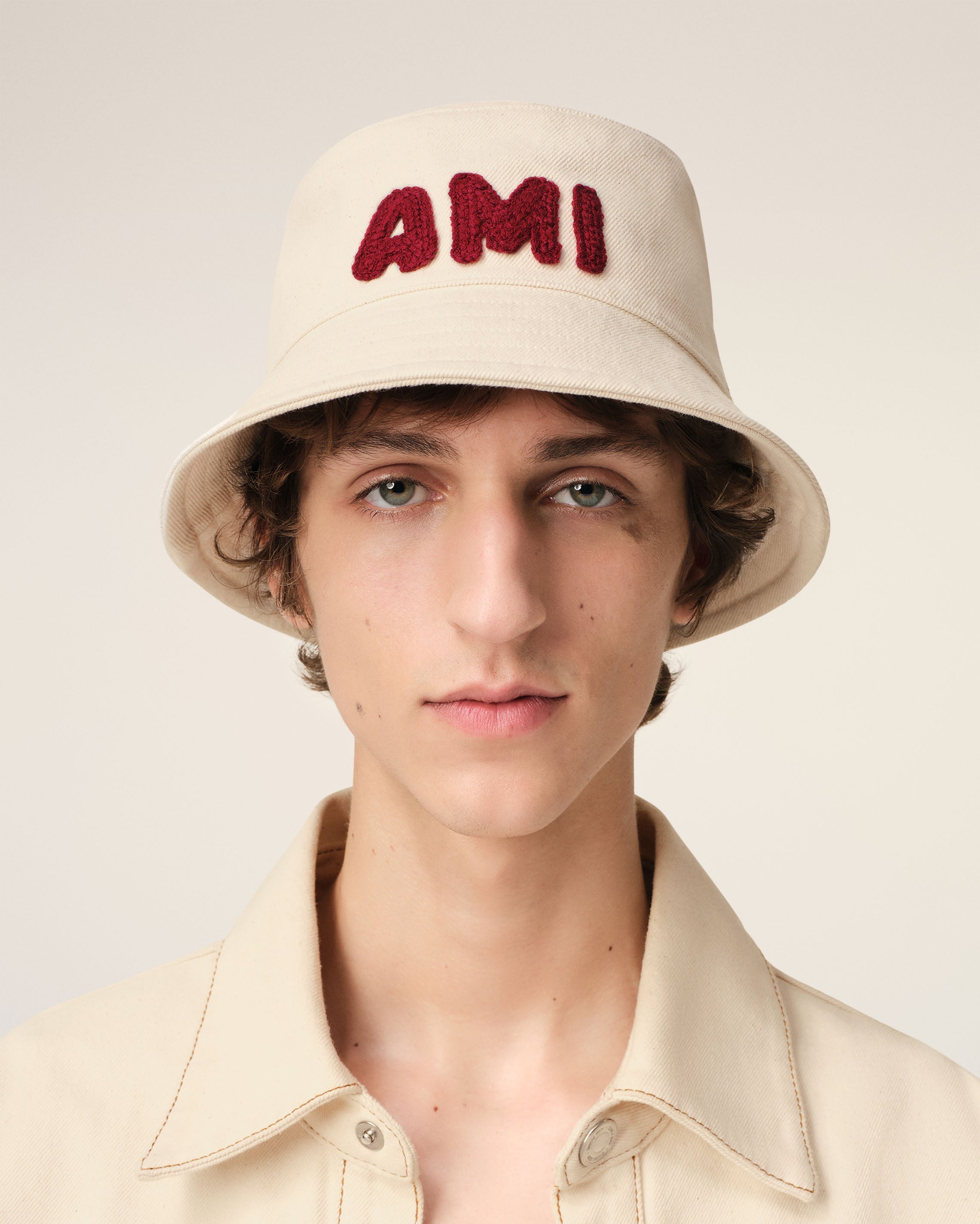BEIGE COTTON AMI PARIS PATCH BUCKET HAT - 2