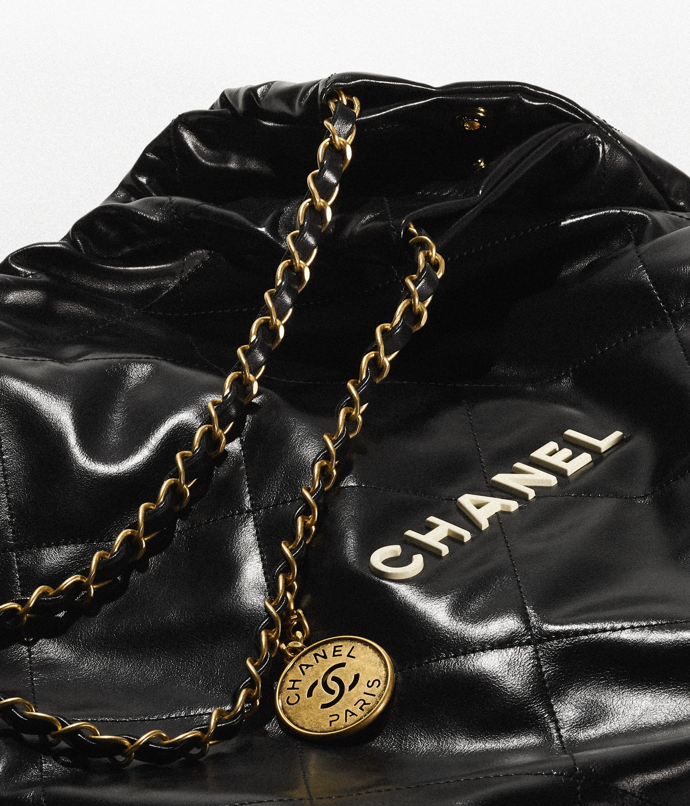 CHANEL 22 Handbag - 4