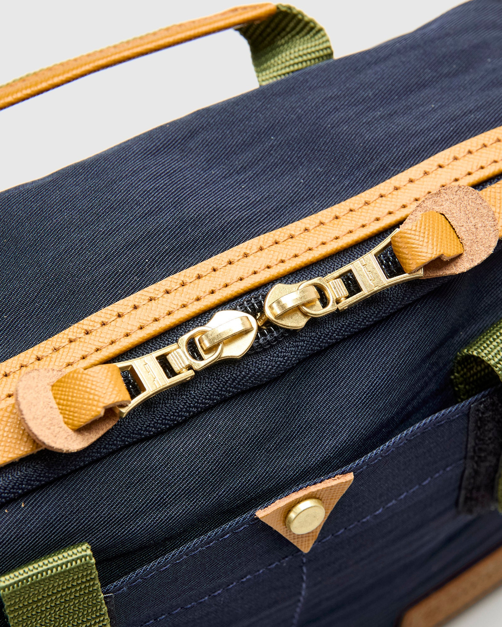 Link Shoulder Bag v2 in Navy - 4
