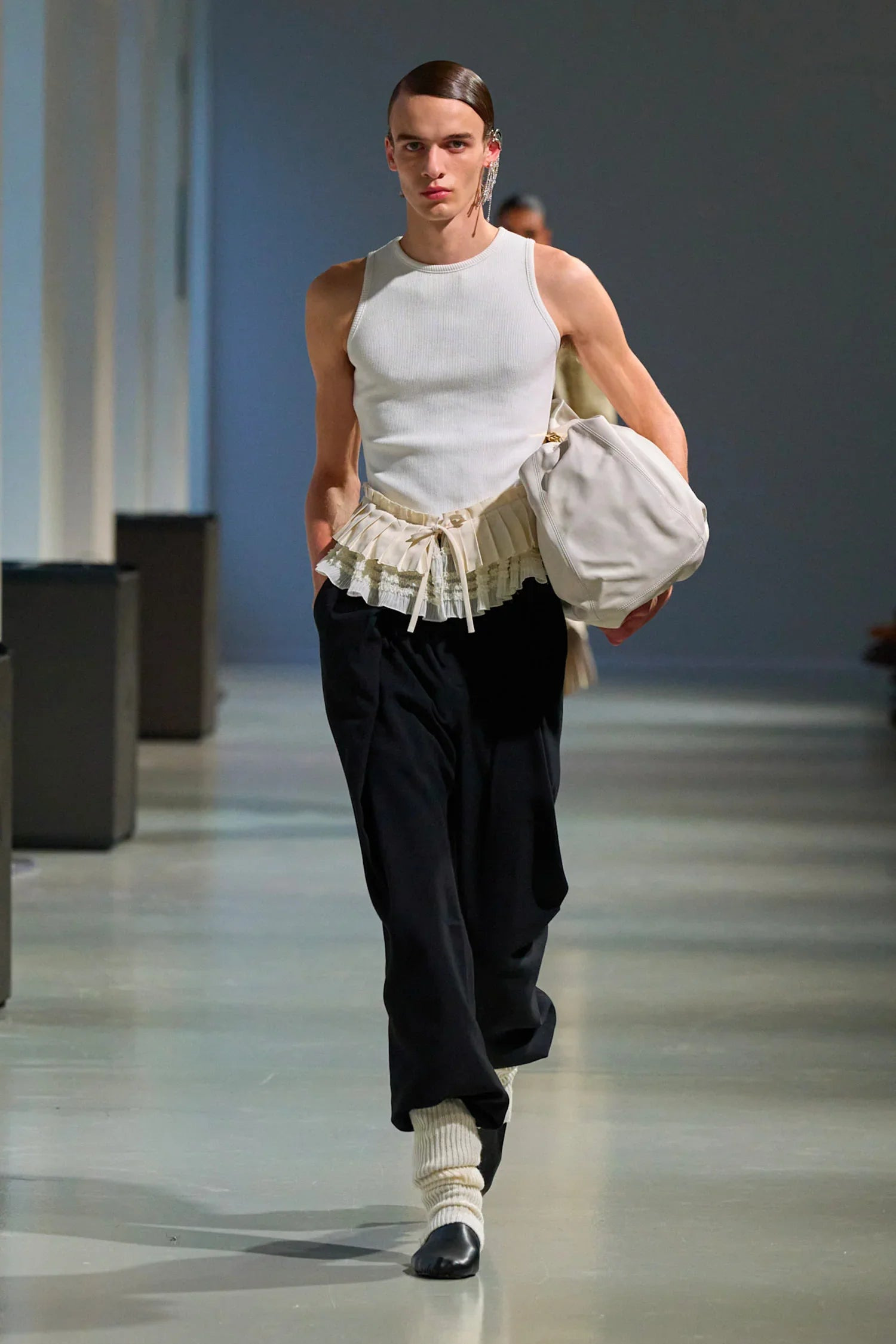 Pleated-Wide-Trousers - 4